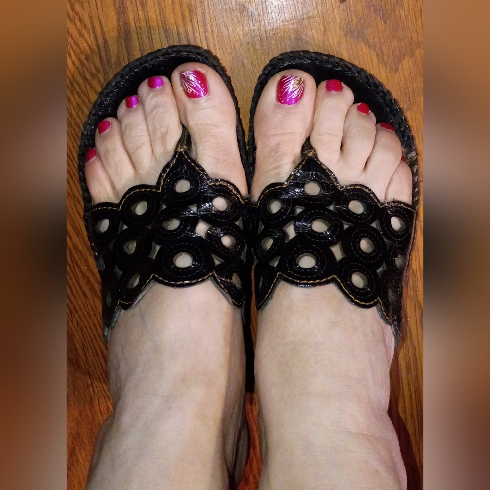 Clarks Black Cutout Leather Slide Sandals with Circular Accents#572